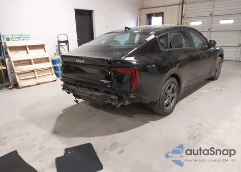 2025 Kia K4 Lxs из США, поврежденный, VIN 3KPFT4DE7SE023381